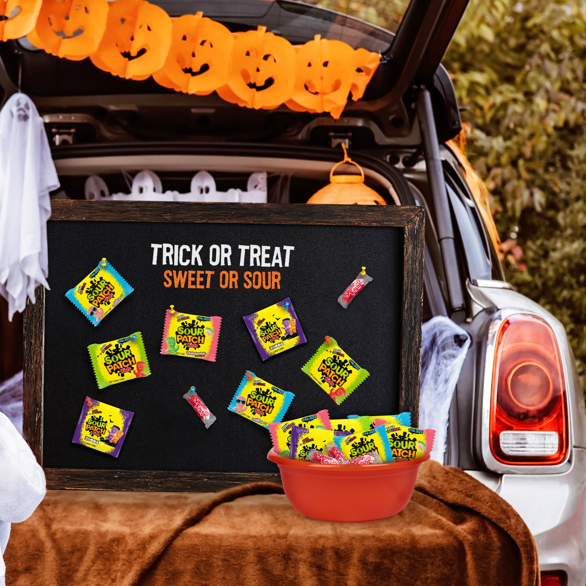 SOUR PATCH KIDS and SWEDISH FISH Soft & Chewy Halloween Candy Variety Pack, 190 Bags
