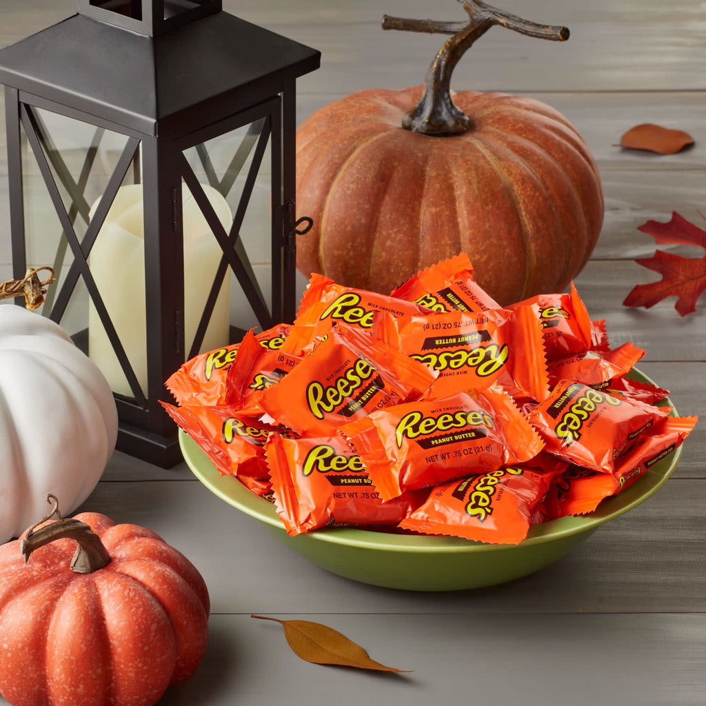 Reese's Milk Chocolate Snack Size Peanut Butter Cups, Halloween Candy Bag, 22.55 oz (40 Pieces)