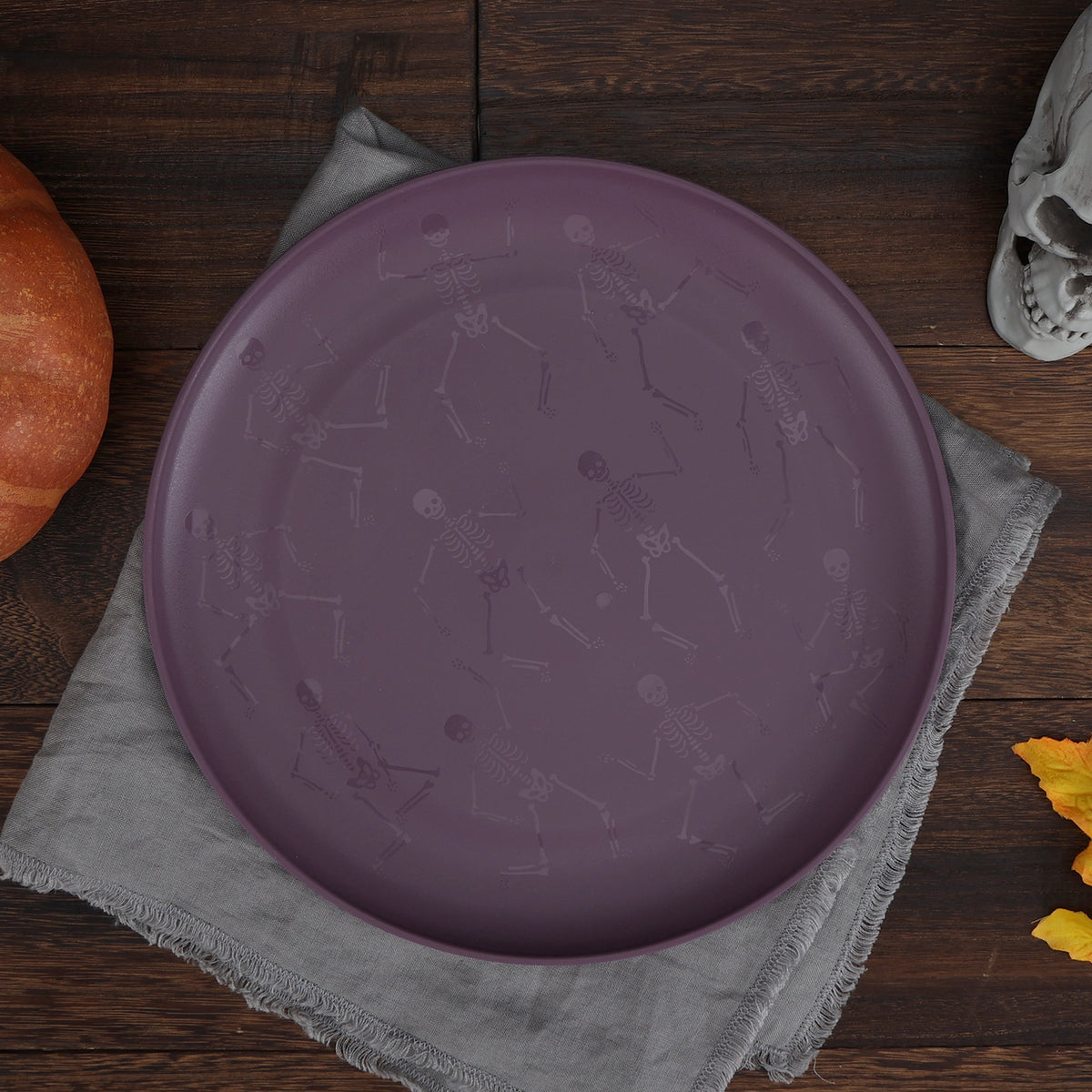 Mainstays 10.5 in Round Plastic Halloween Bats Dinner Plate, Black