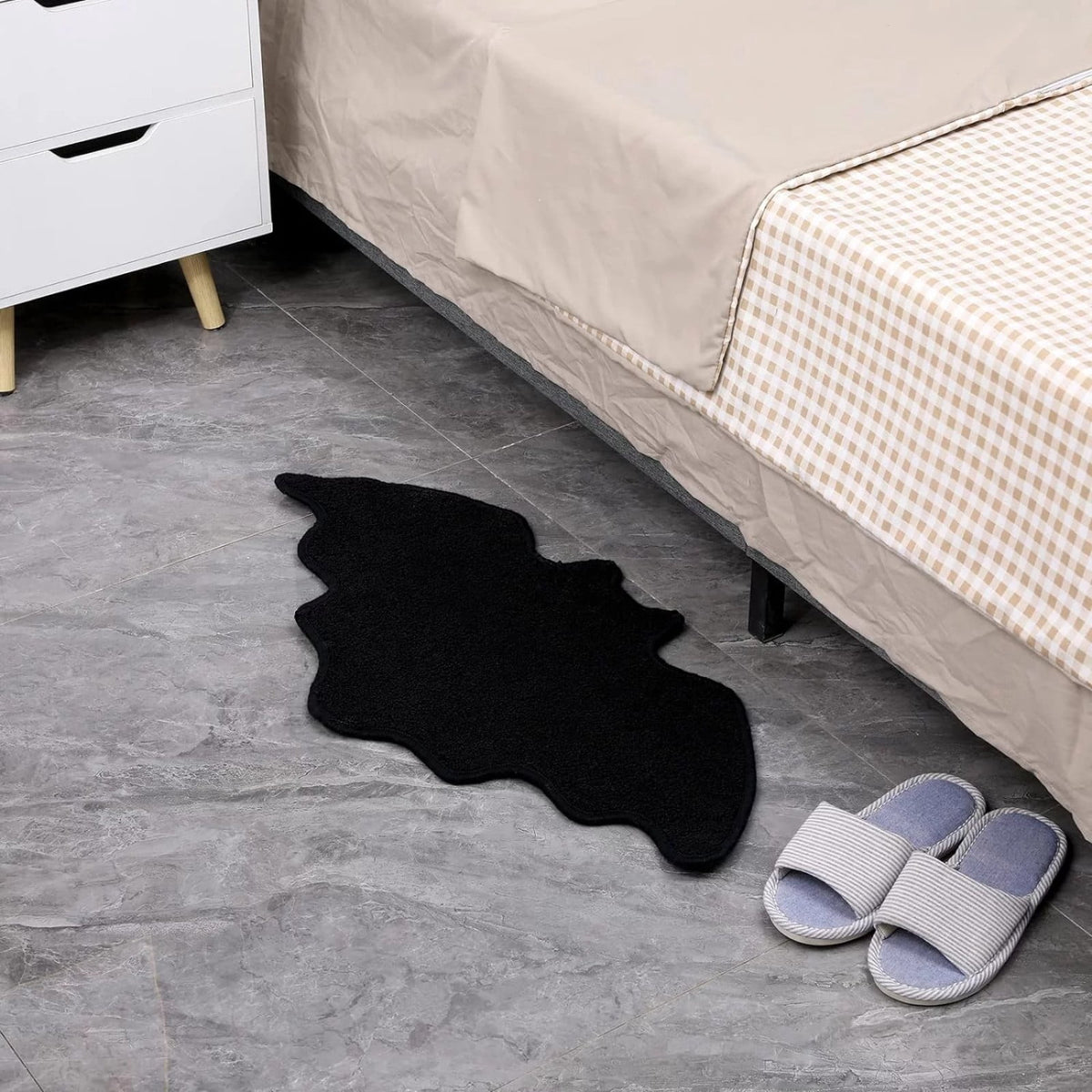 Lyimi Bat Bath Mat Black Gothic Bathroom Rug, Non-Slip Quick Dry Microfiber, Soft Plush for Halloween Decor & Goth Home, Machine Washable