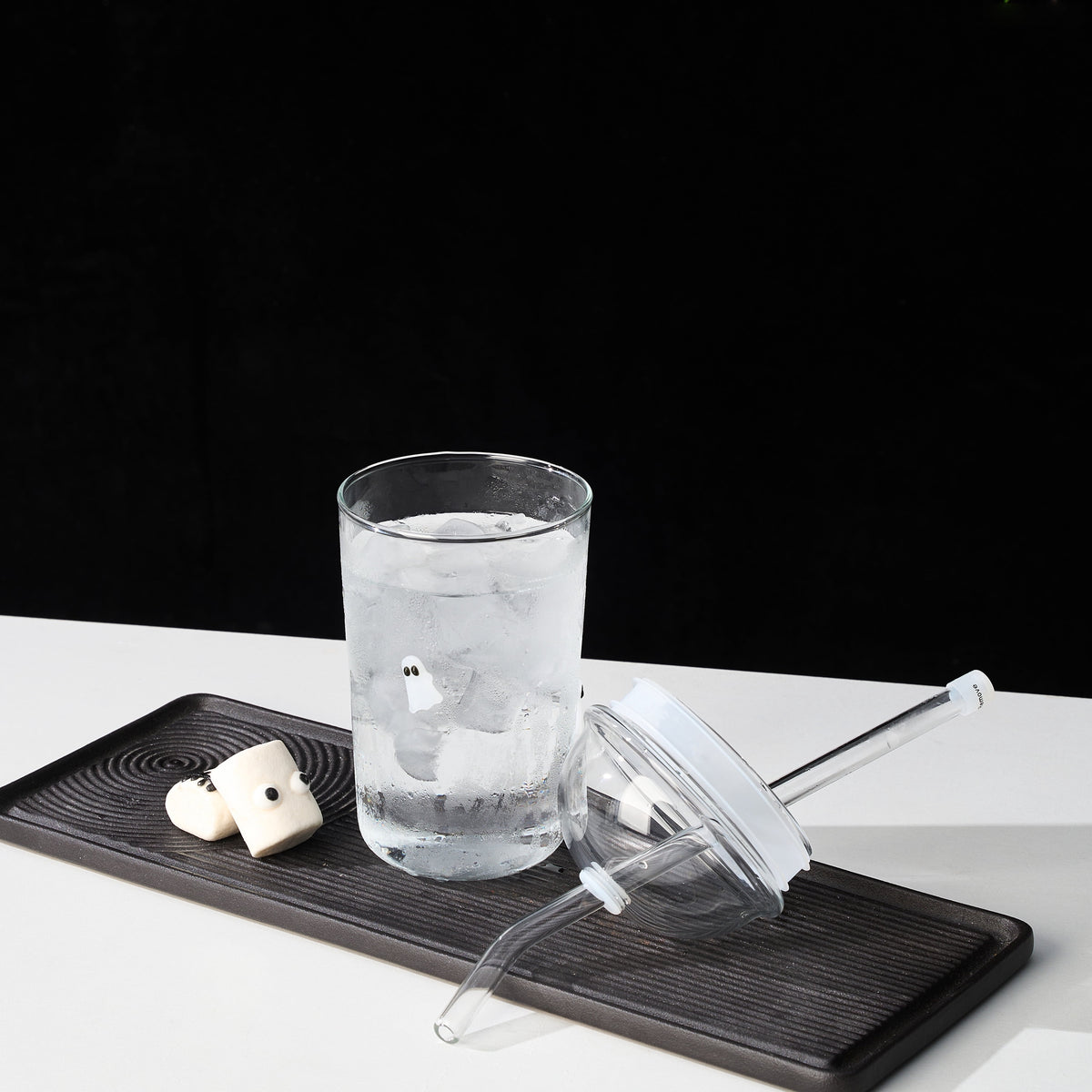 Way To Celebrate 16 oz Ghost Icon Clear Glass Sipper with Lid and Straw