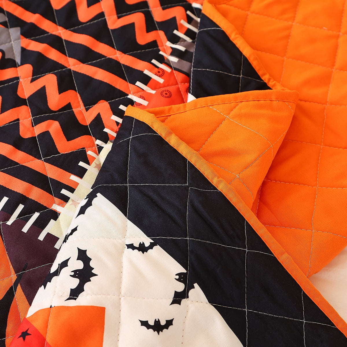 Evenhug Halloween Quilt Set,3-Piece Queen Size Bat Crow Pumpkin Halloween Themed Bedding Set Reversible Coverlet Set with 2 Pillow Shams