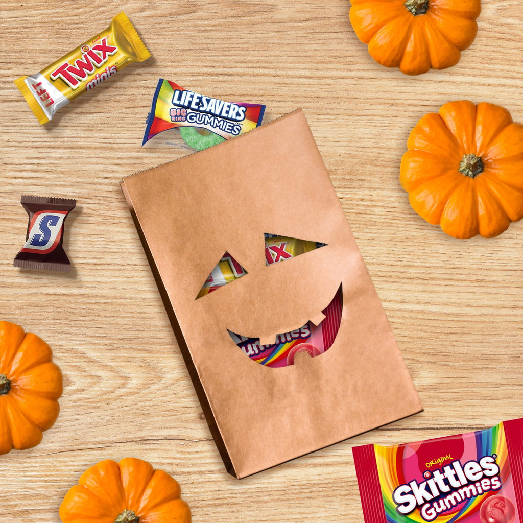 Snickers, Skittles Gummies & More Halloween Candy Variety Pack - 205 Ct Bulk Bag