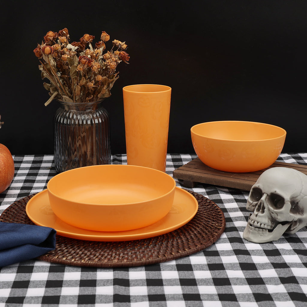 Mainstays 10.5 in Round Plastic Halloween Bats Dinner Plate, Black