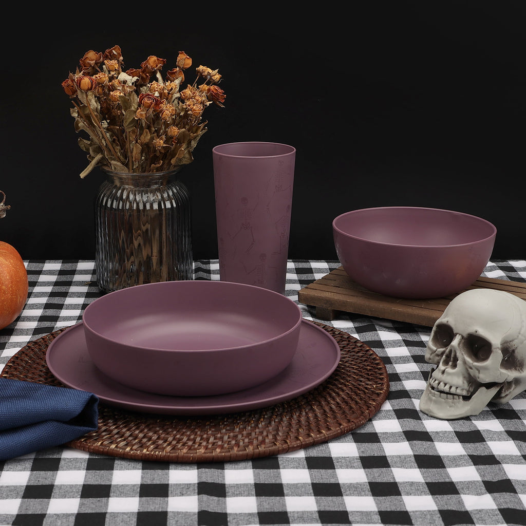 Mainstays 10.5 in Round Plastic Halloween Bats Dinner Plate, Black