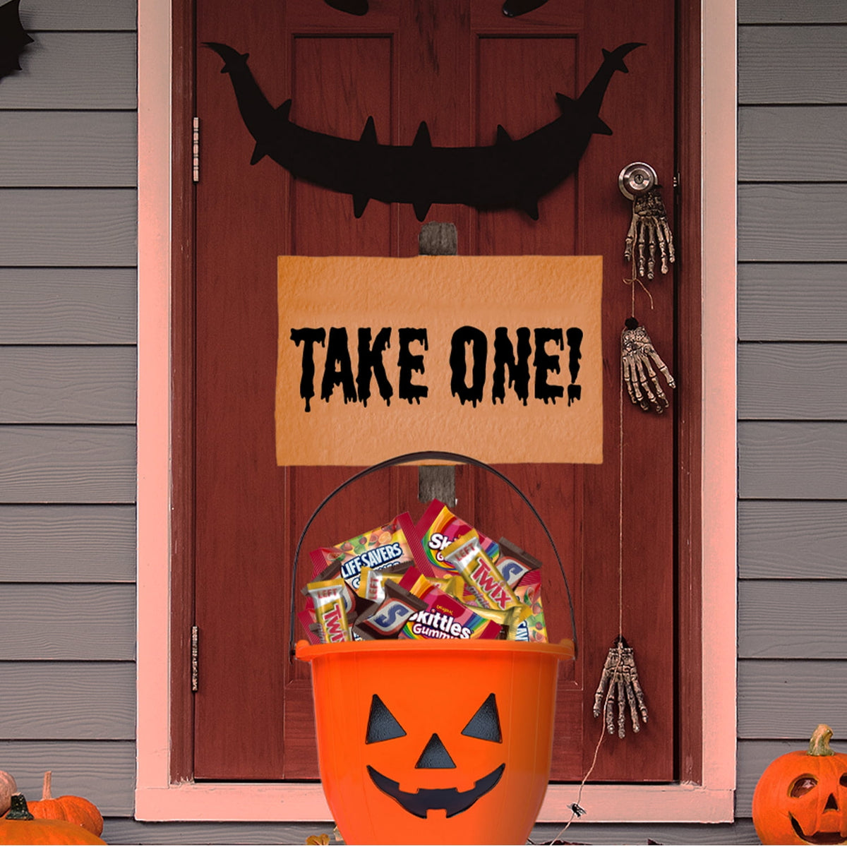 Snickers, Skittles Gummies & More Halloween Candy Variety Pack - 205 Ct Bulk Bag